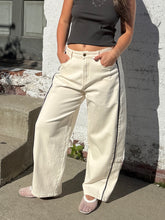 Load image into Gallery viewer, Downtown Girl Barrel Jeans