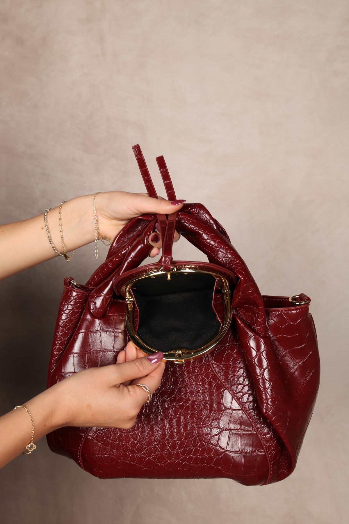 AMAYA SATCHEL