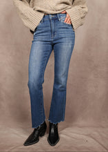 Load image into Gallery viewer, FLYING MONKEY Raw Hem Ankle Jeans
