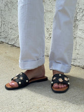 Load image into Gallery viewer, SONIO Seashell Sandals
