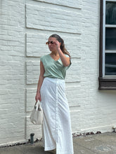 Load image into Gallery viewer, Day At The Vineyards Skirt
