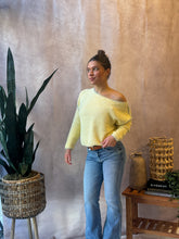 Load image into Gallery viewer, Maddox Contrast Stitch Pullover
