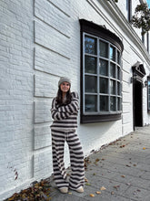 Load image into Gallery viewer, Chill Mode Sweatpant
